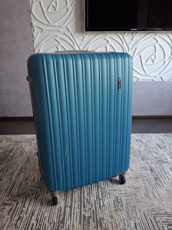 Супер лёгкий большой чемодан L 75х50х30 см