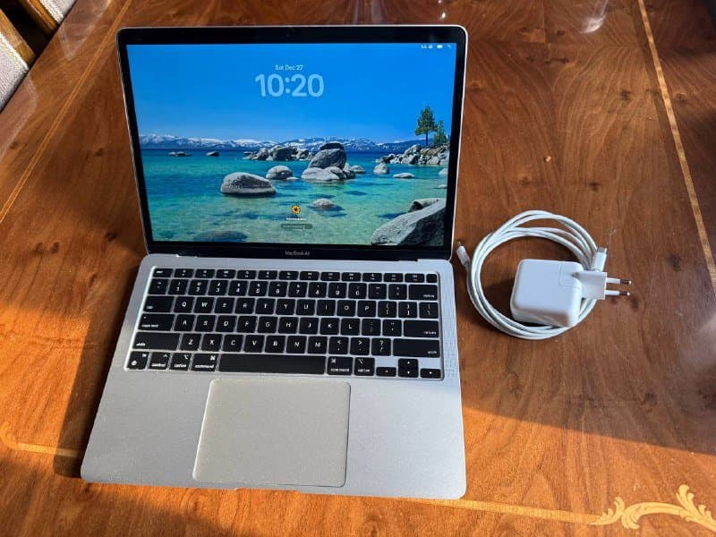 MacBook Air M1 8GB 256GB с зарядкой и кабелем 1