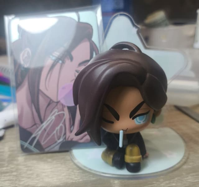 Фигурка Хены из Alien Stage с карточкой