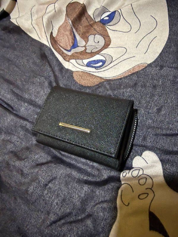 Бежевая пижама, велосипедки, белый топ, белая кофта, розовый топ, черно-белый топ, шорты, кошелек 4