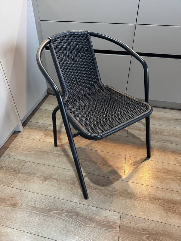 Стул плетеный