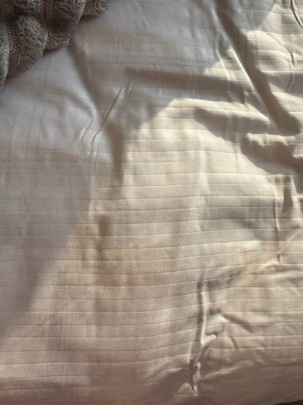 Два комплекта двухспального постельного белья