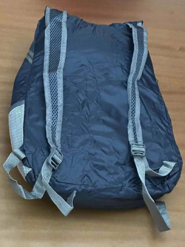 Чёрный рюкзак, синий и серый рюкзаки, спортивная сумка 4