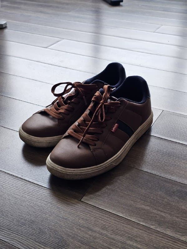 Коричневые кроссовки Levi's Archie 41,5 размер 1