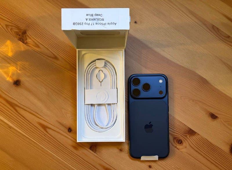 Apple iPhone 17 Pro 256GB Deep Blue 1