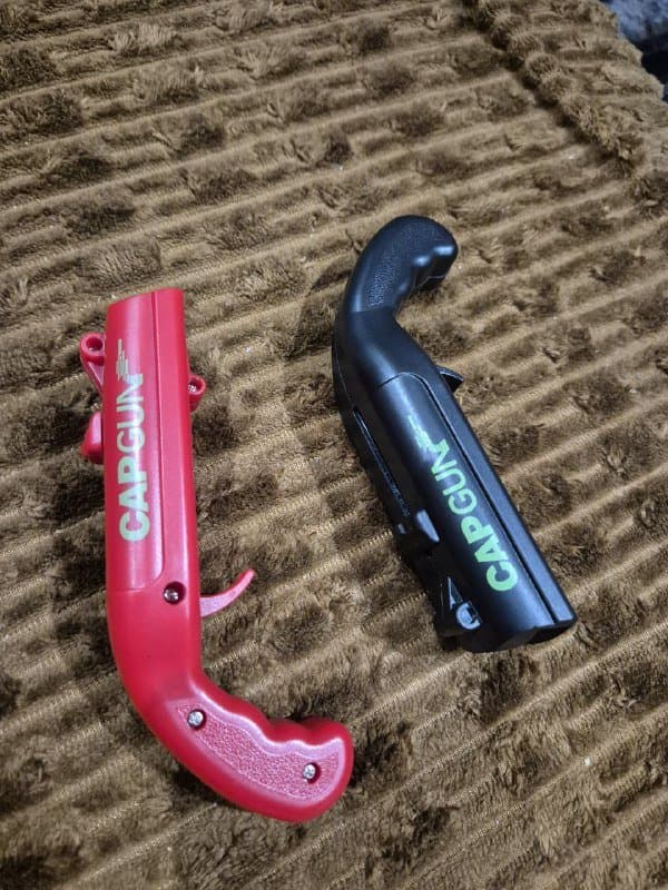 настольные игры ЧПОК, МЕМОГРАМ, колода Mythical Cats Tarot, открывалки CAP-GUN 4