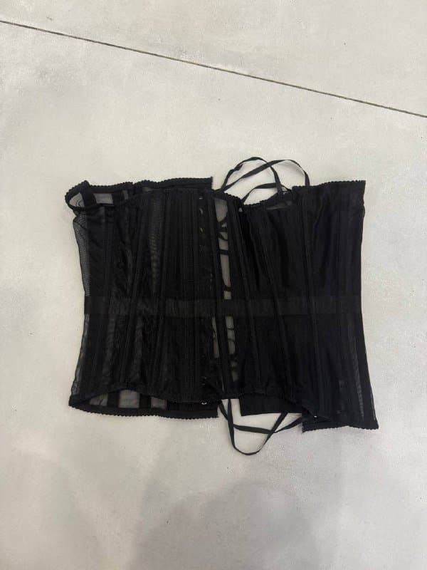 Черный корсет с мешком-косметичкой