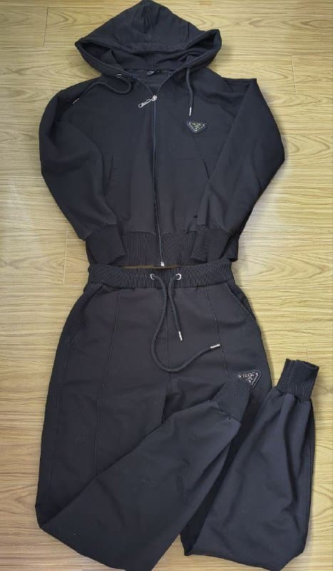 Спортивный костюм размер S