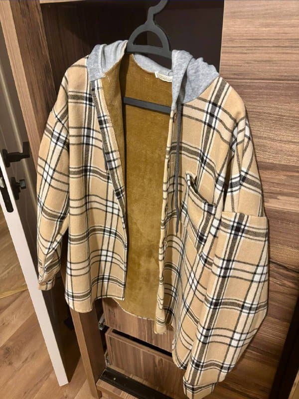 Теплая рубашка, синяя и черная джинсовки, джинсы