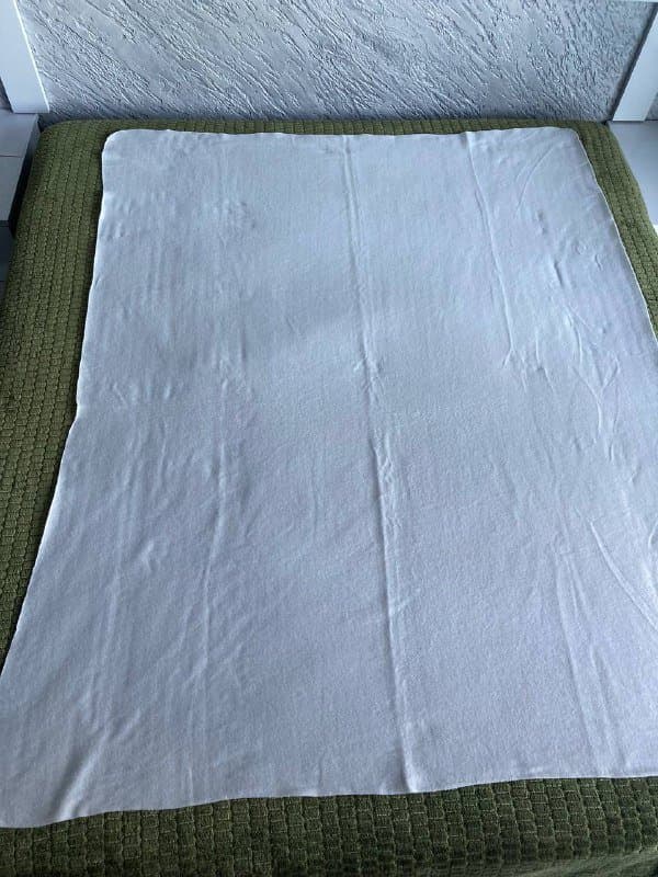 Плед белый флисовый 1