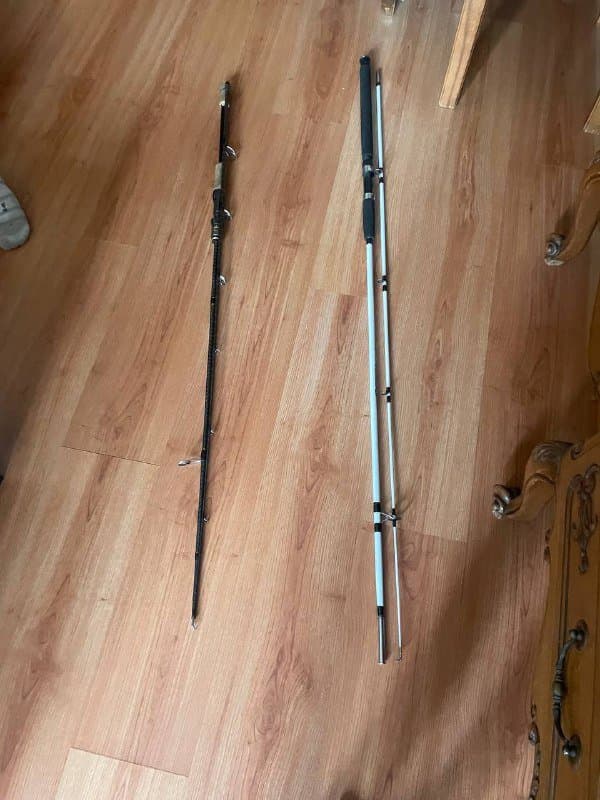 2 удочки и катушка с леской