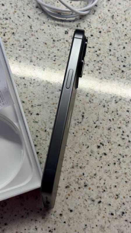 iPhone 15 Pro Black Titanium 128GB 5