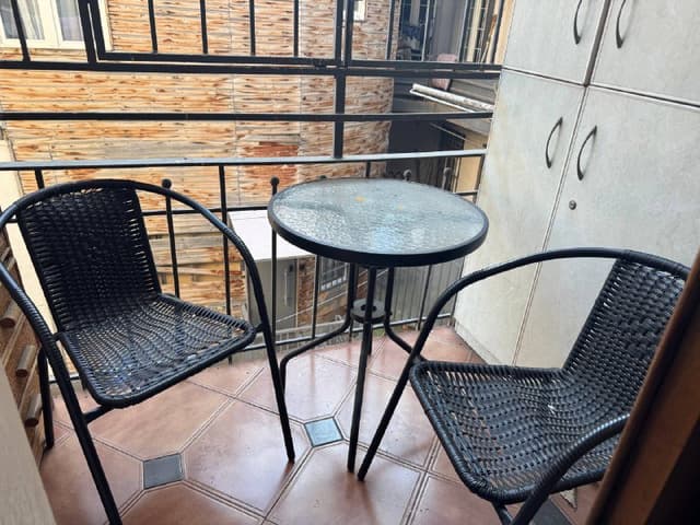 Набор мебели для балкона из стеклянного столика и двух стульев