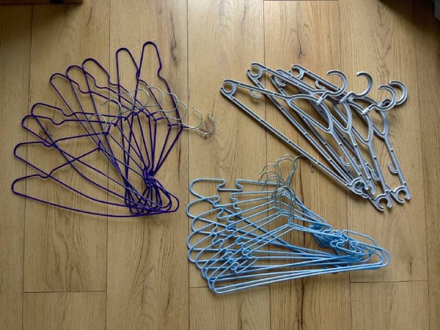 Вешалки голубые, фиолетовые, серые 23 шт