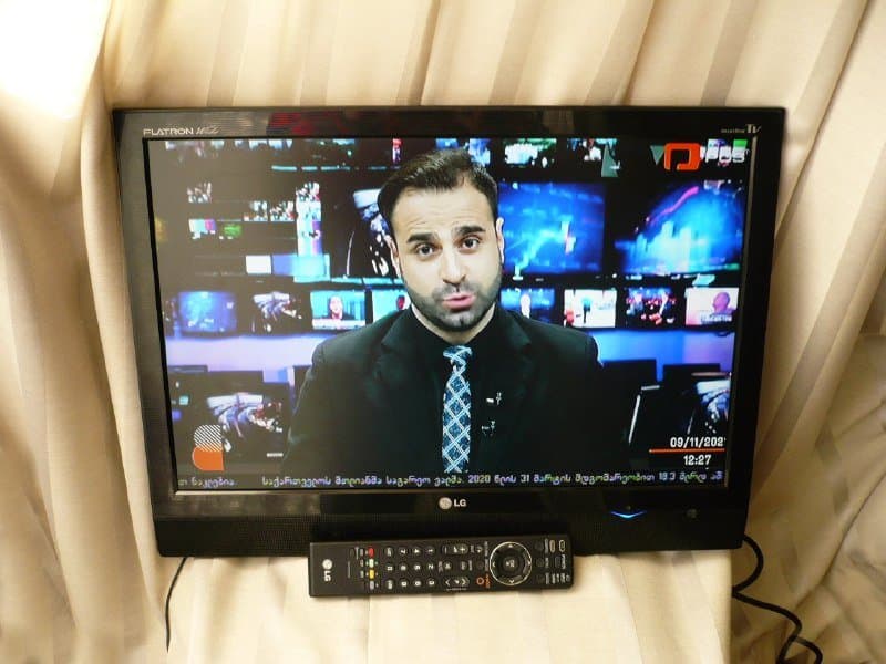 Телевизор LG 22' с переходником VGA 1