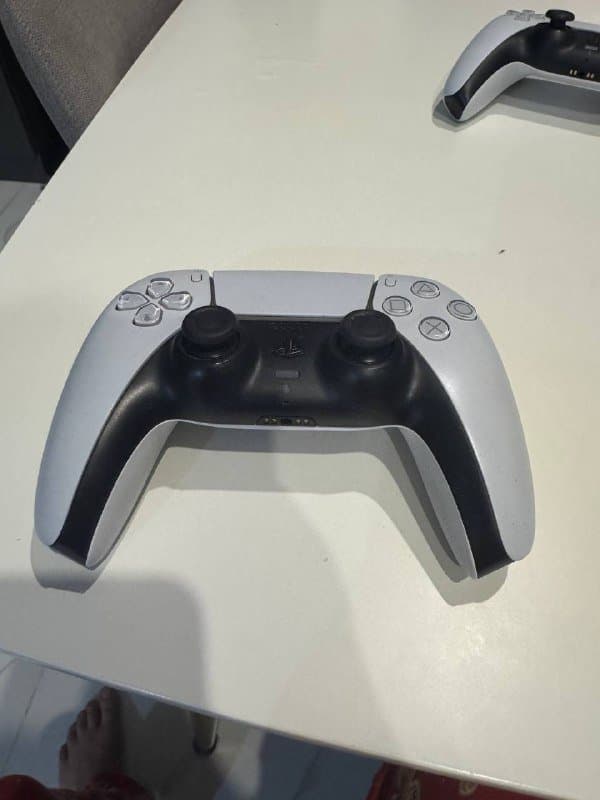 2 геймпада PS5 1 ревизия 8