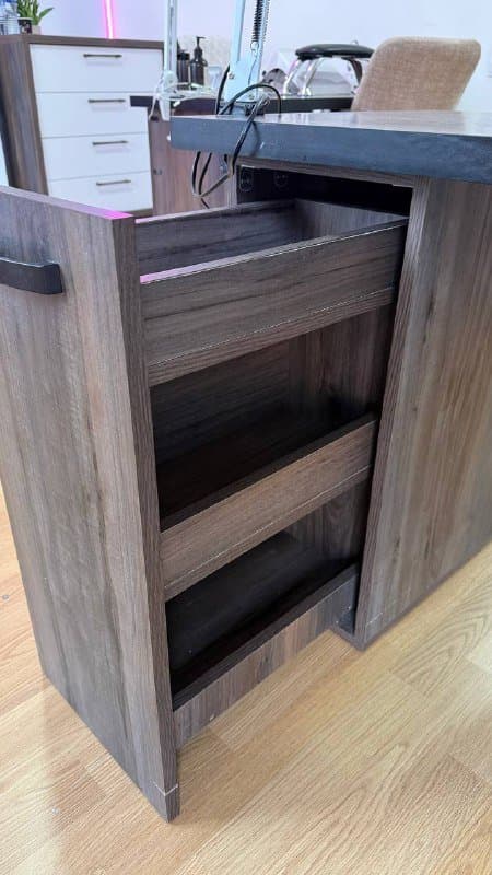 Два маникюрных стола с выдвижным ящиком