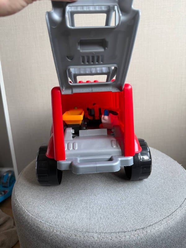 Красная и Желтая машинки игрушечные