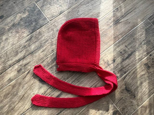 Шапка-чепчик Befree красного цвета