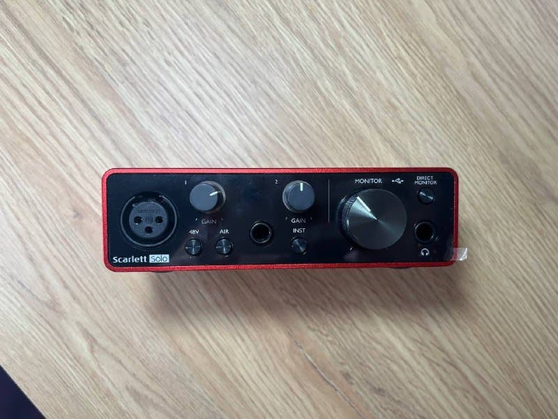 Focusrite Scarlett Solo 3rd Gen аудиокарта 2