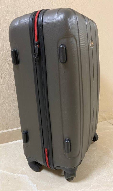 Чёрный Aolard пластиковый чемодан XL, Чёрный President поликарбонат чемодан M, Тёмно-серый Lotto поликарбонат чемодан M 3