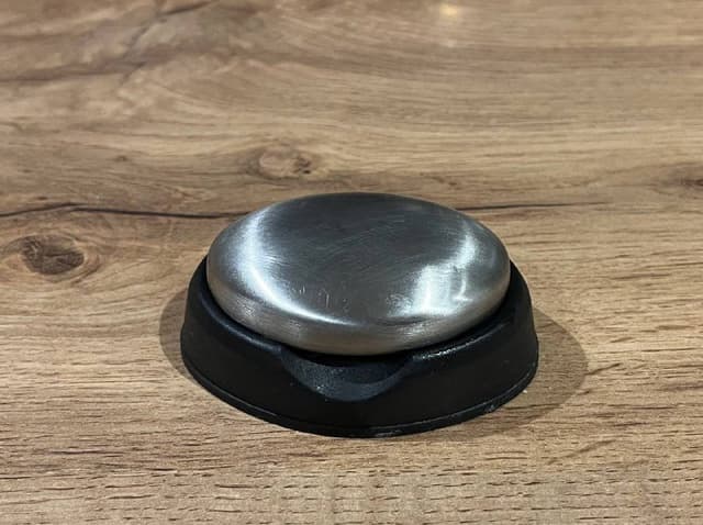 Магнитный держатель для телефона в автомобиль