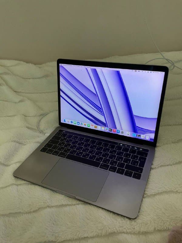 MacBook Pro i5 ram8 256GB 2017