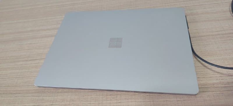 сенсорный ноутбук Microsoft с одной отсутствующей кнопкой 3