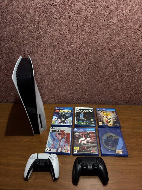 PlayStation 5, 2 джойстика, 6 игр