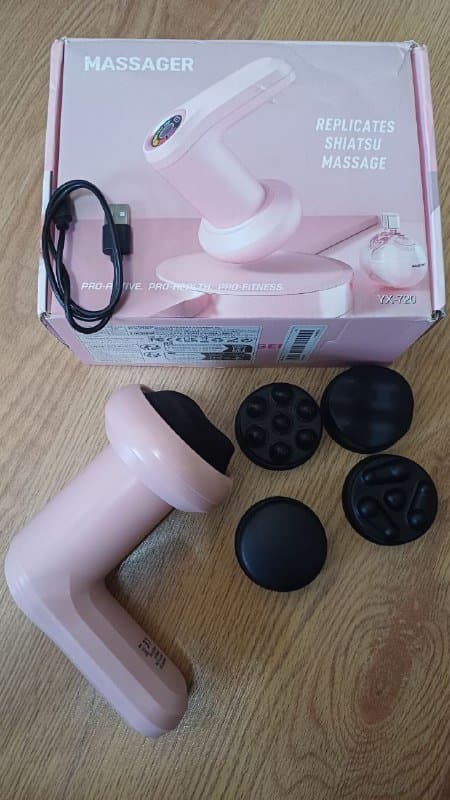 Вибромассажер с насадками и USB-зарядкой