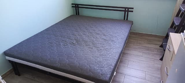 Двуспальная кровать с матрасом 160х200 см