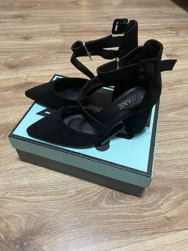 Парикмахерские ножницы, туфли 37, свитер для собаки 2