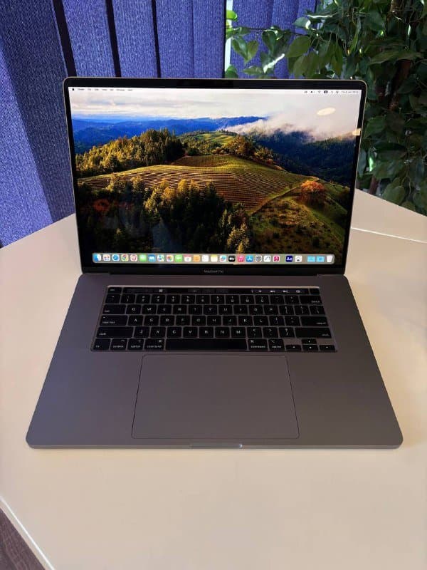 Macbook Pro 2019 i9 32GB 1TB SSD с зарядкой 1
