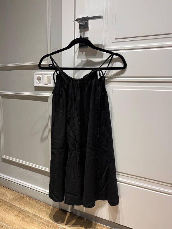 джинсы Mom 35л, шорты Mavi 30л, кроссовки Nike 40л, платья Mango 35л 5