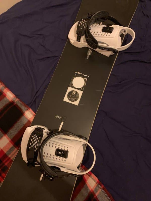 Сноуборд с креплениями