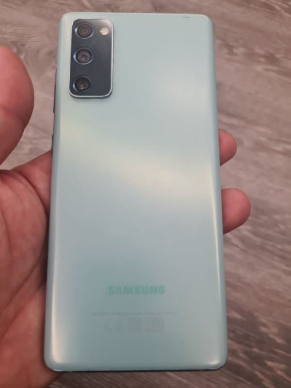 Samsung Galaxy S20 FE телефон 4