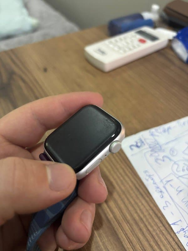 Apple Watch SE 2023, чехол-ремешок Spigen, зарядки 3