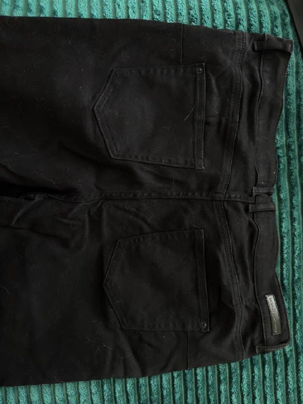 Электромассажёр, шёлковый костюм, джинсы, юбки, рубашка, утягивающие шорты, сумочки, очки 8