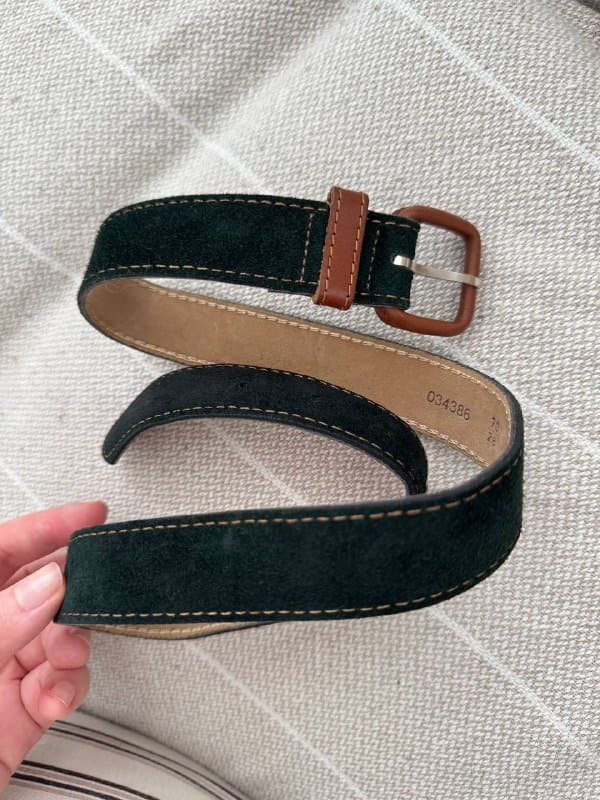 Ремень темно зеленый бархатистый