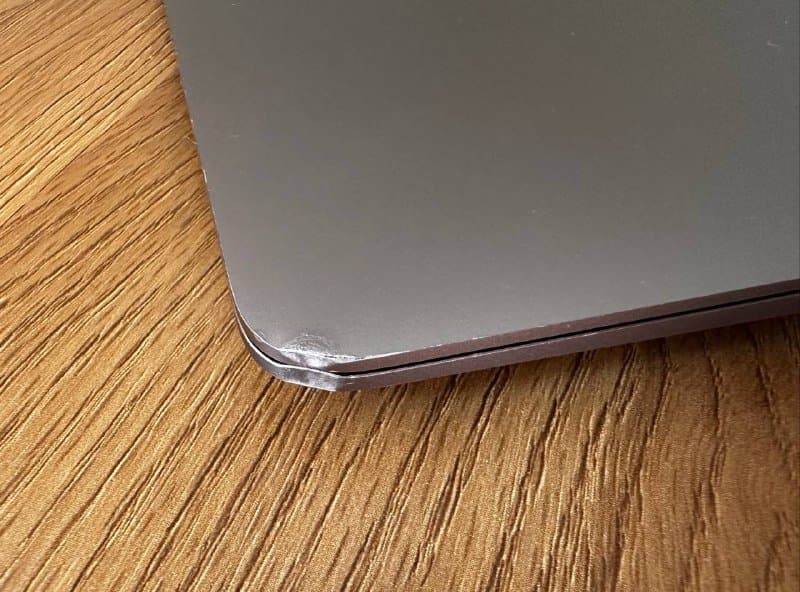 MacBook Air M1 8/256 с зарядным и кабелем 5