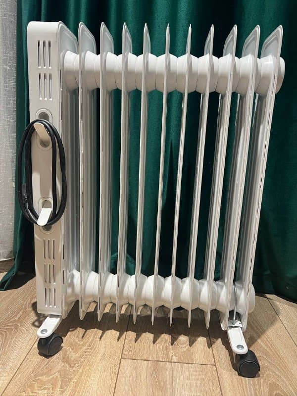 Мощный масляный обогреватель Midea 11 секций