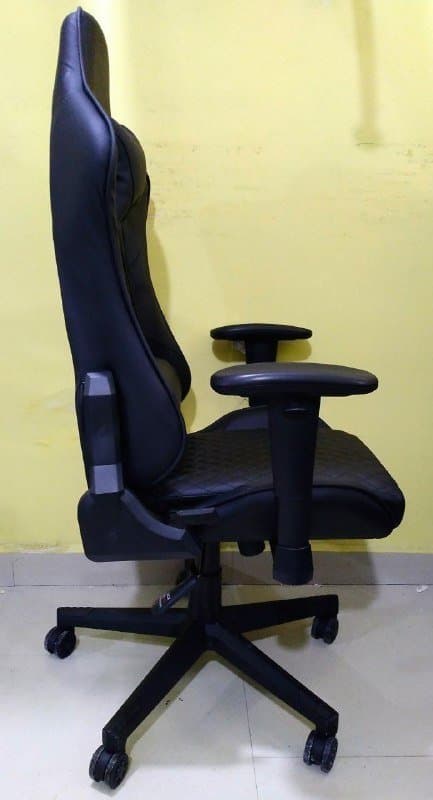 Геймерское игровое кресло 4