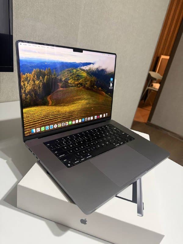 MacBook Pro 16 дюймов Apple M1 Pro 16 GB 512 GB 2