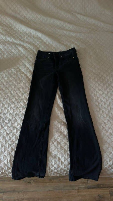 Черные джинсы Zara, Джинсы Zara, Голубые джинсы Stradivarius, Кожаная юбка, Джинсовая куртка Zara, Топ, Боди