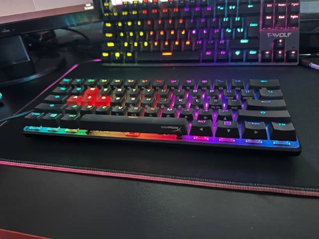 HyperX alloy origins 60, PS4 500GB, 2 джойстика, 3 игры