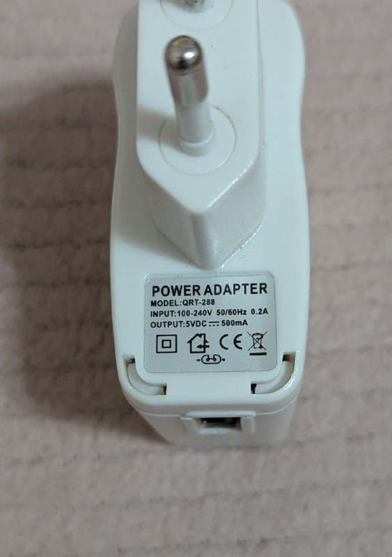 Зарядное устройство с USB кабелем