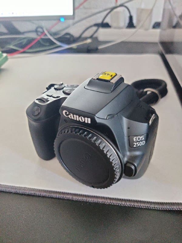 Фотоаппарат Canon EOS 250D, 3 линзы и аксессуары