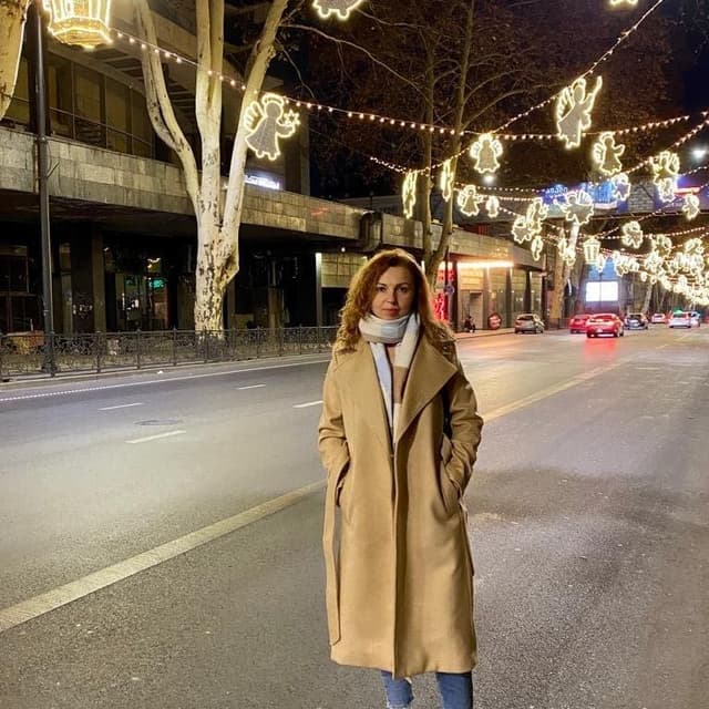 Пальто женское песочного цвета размер М