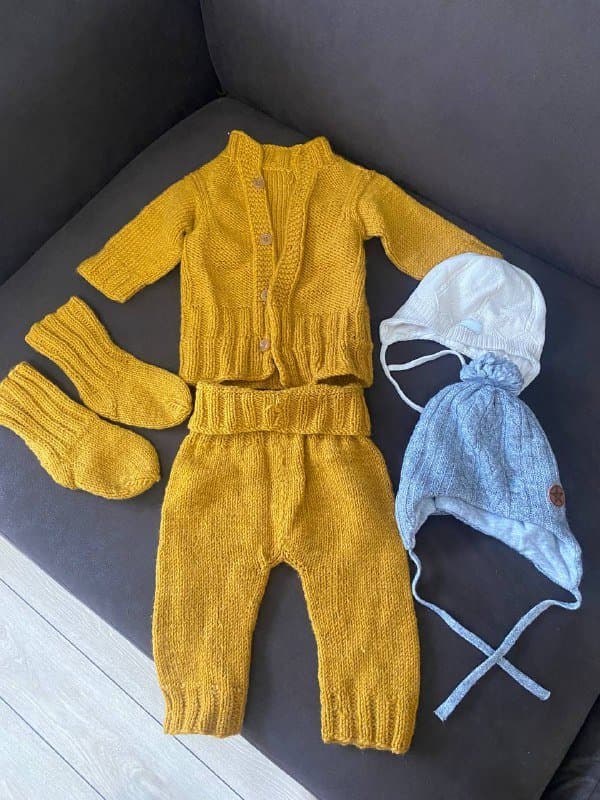 Вязаный костюм для детей 5-9 мес 1