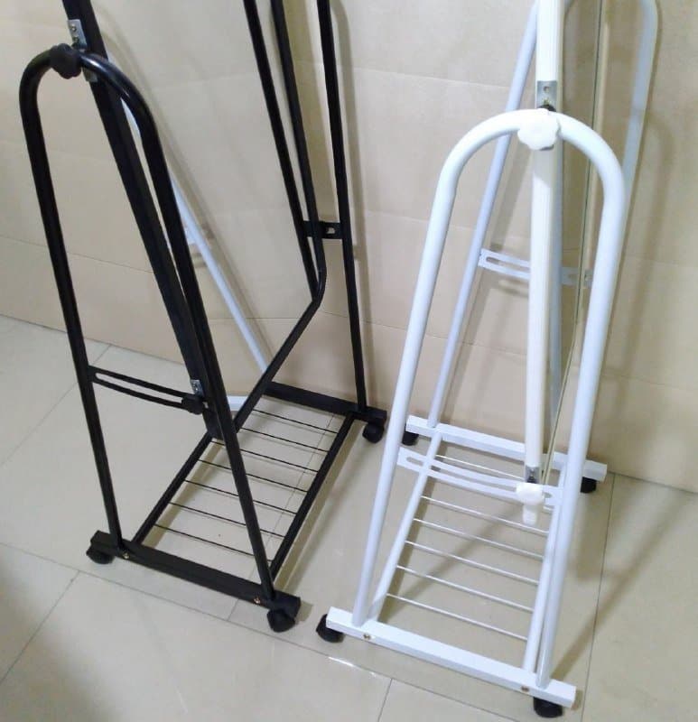 Большое зеркало на металлической подставке с колесами 2